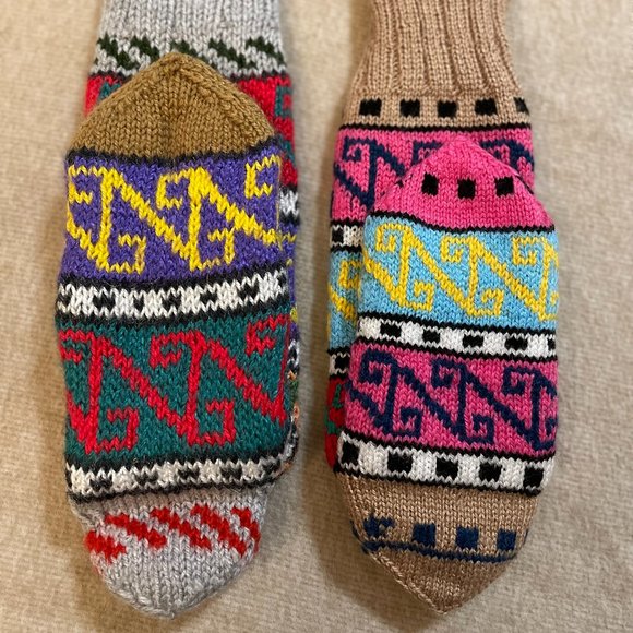 HAND KNITTED SOCKS Christmas Gift For Loved Ones Warm Soft Hand-Made Super Cool - Picture 1 of 8